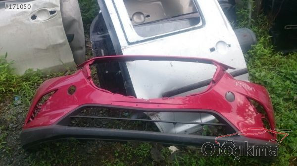  Mazda 5 serisi ön tanpon çıkma 