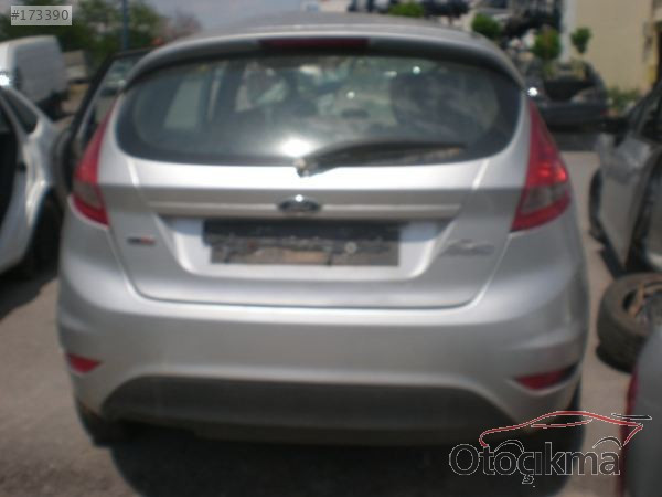 FORD FIESTA BAGAJ KAPAGI,
