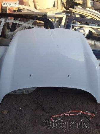 2010 Ford Firsta kaput