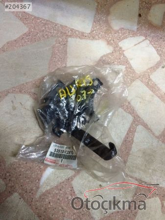toyota Auris kaput kilidi