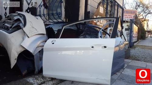 Ford fiesta çıkma sol ön kapı 