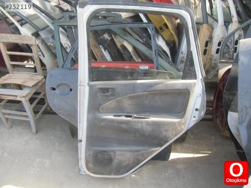 MİTSUBİSHİ COLT SAĞ ARKA KAPI 2005-2010 MODEL ORJİNAL DOLU