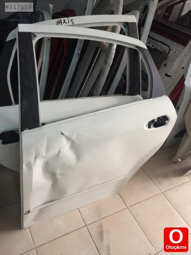 TOYOTA YARİS SOL ARKA KAPI ORJİNAL ÇIKMA