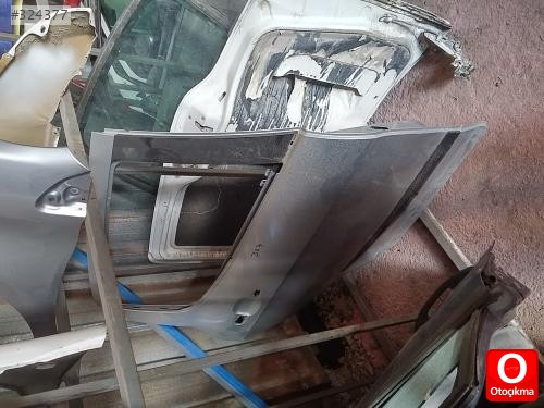 Peugeot 307 sağ ön kapı