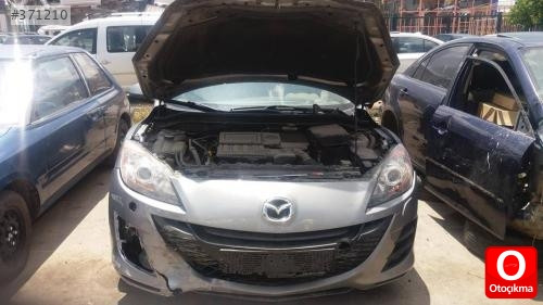 Mazda 3 kaput