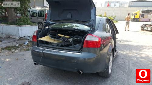 Audi A4 arka tampon orjinal çıkma