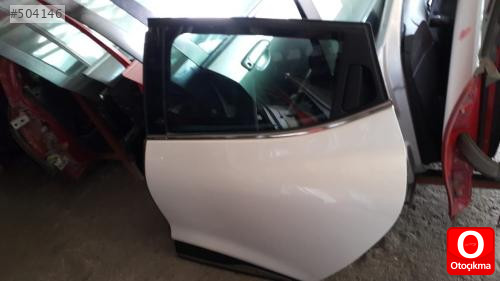 Renault Clio 4 R sağ arka kapı orjinal çıkma
