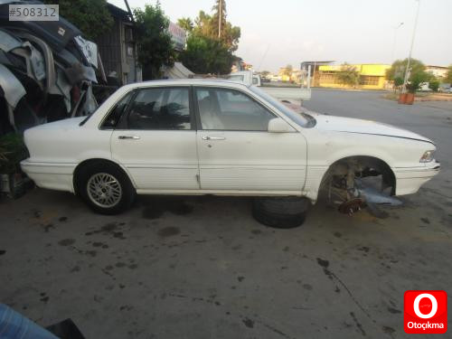 MITSUBISHI GALANT SAĞ ARKA KAPI ORJINAL 1990 MODEL BEYAZ