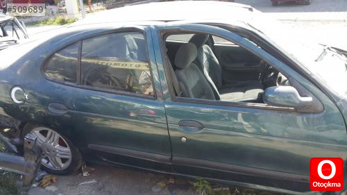 Renault Megane 1 sağ ön kapı orjinal çıkma