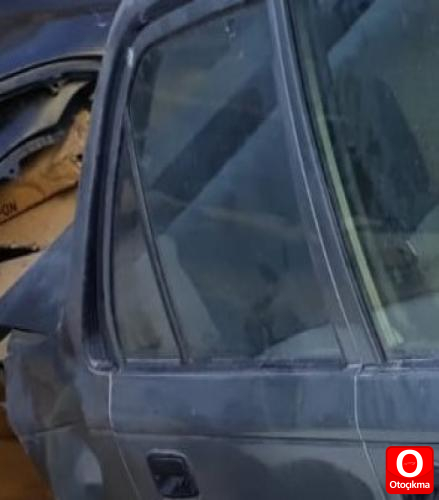 1992 MODEL TOYOTA COROLLA 1.3 KOMPLE SAĞ ARKA KAPI CAMI.
