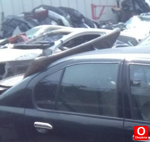 2000 MODEL NİSSAN PRİMERA 1.8 KOMPLE SAĞ ARKA KAPI CAMI.