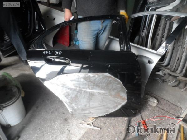 2012-2015 A180 SAĞ ARKA KAPI MERCEDES ORJİNAL ÇIKMA PARÇA