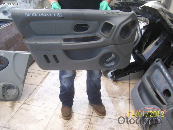96-02 LAGUNA SOL ÖN KAPI DÖŞEMESİ RENAULT ÇIKMA PARÇA
