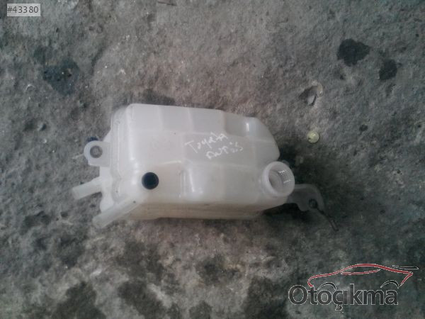 TOYOTA AURİS ÇIKMA SU DEPOSU