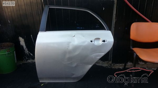 toyota corolla çıkma sol arka kapı
