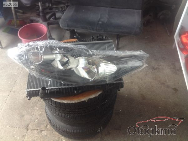 ford fiesta çıkma sağ far