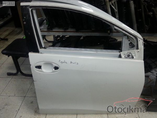 TOYOTA YARİS ÖN SAĞ KAPI ORİJİNAL ÇIKMA