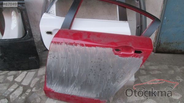 mazda 3 sedan sol arka kapı