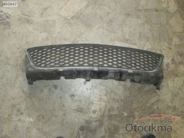 mazda 3 tampon orta ızgarası