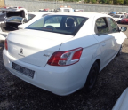 Peugeot  301 bağaj  camı
