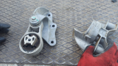 FORD COURİER ŞANZIMAN TAKOZU BRAKETİ İLE BİRLİKTE ÇIKMA ORİJ