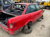 AUDİ 80 SAĞ ARKA KAPI KELEBEK CAMI ORJİNAL ÇIKMA 1993 MODEL