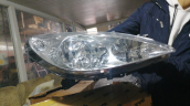 PEUGEOT 307 SAĞ ÖN FAR ÇELİKLER OTO ÇIKMA