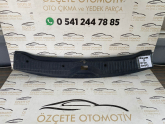 RENAULT MEGANE 1 ARKA BAGAJ KİLİT ÜST PLASTİĞİ ORJİNAL ÇIKMA