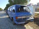 Mazda E-2200 ön cam mevcuttur.