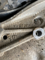 1K0199296E audi a3 golf caddy 2008 sağ travers tabla braketi