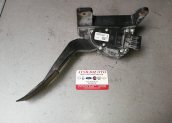 NİSSAN NAVARA NP300 GAZ PEDALI 18002 EA000