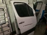 MERCEDES SPRİNTER ÇIKMA ORJİNAL HATASIZ DOLU SAĞ ÖN KAPI