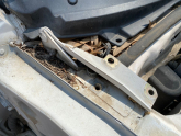 MİTSUBİSHİ CARİSMA MOTOR KAPUT MENTEŞESİ 1996-1999 MODEL ORJ