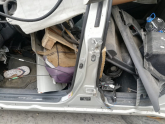 Toyota Avensis sol arka kapı menteşeleri  orjinal çıkma