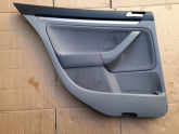 VW GOLF 5 04-09 SOL ARKA KAPI DÖŞEMESİ (GRİ) 1K6867211FA TRT