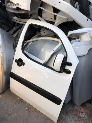 2009 Fiat Doblo sağ ön çıkma kapı