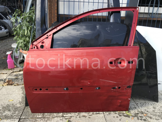 Renault meğan 2 Çıkma sol ön kapı