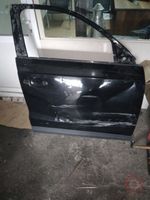 Audi Q3 çıkma sağ ön kapı az hasarlı