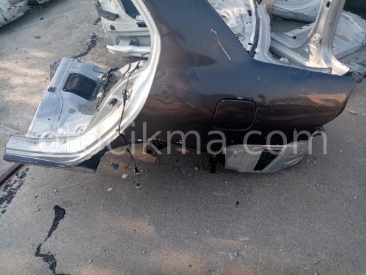 Mitsubishi lancer sol arka çamurluk siyah