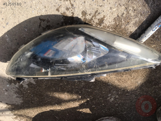 Mazda 2 sağ ön far lambası çıkma otjinal