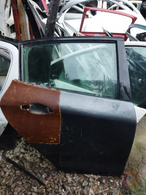Peugeot 208 sağ arka kapı çıkma