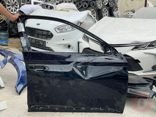 Skoda super b sag ön kapı siyah renk