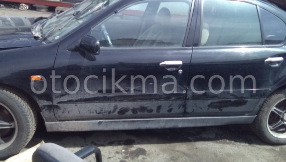 2000 NİSSAN PRİMERA 1.8 HATASIZ SOL YAN PANEL.