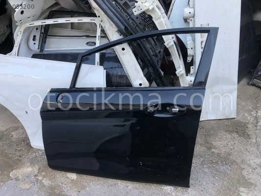 2015 Ford Fiesta sol ön kapı