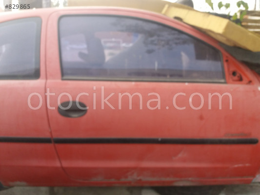Opel corsa tek kapı sağ sol kapısı mevcuttur