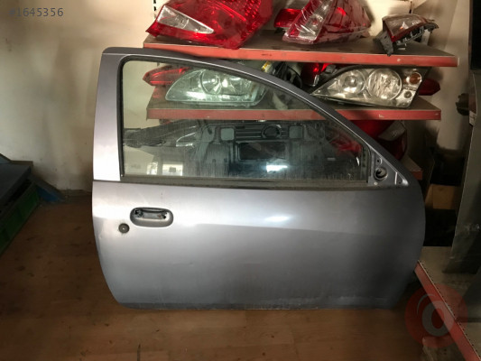 Çıkma orjınal Ford ka sağ kapı