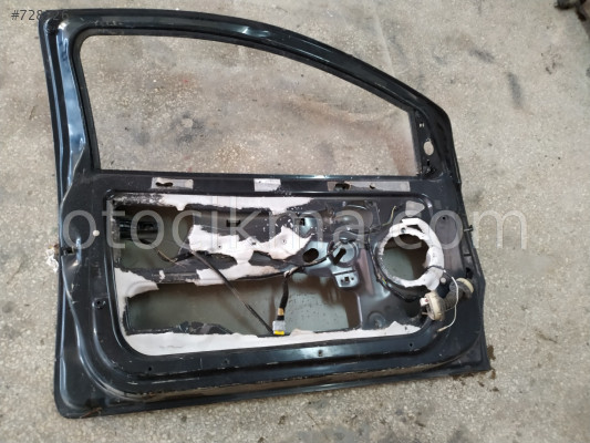 Citroen C2 sol ön kapı mevcuttur.