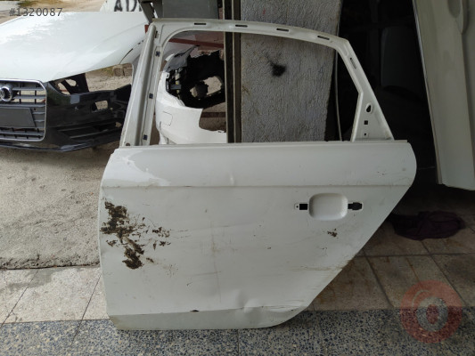 Audi A4 sol arka kapl