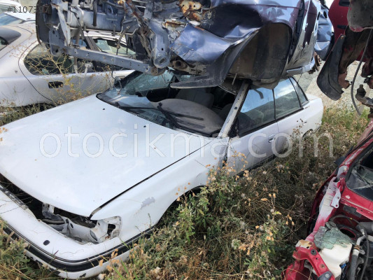 SUBARU LEGACY ÖN KAPUT