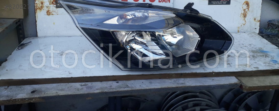 Ford custom sağ far Çıkma